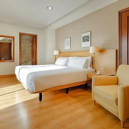 Hesperia 4*